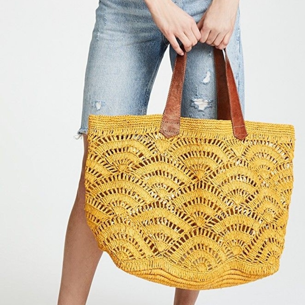 Trendy oyster raffia shoulder bag Handmade crochet